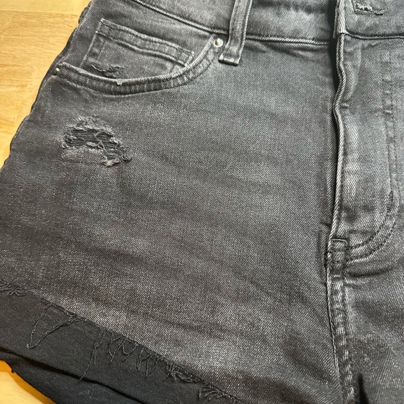 Size 6 H and M Distressed shorts - Picture 5 of 6